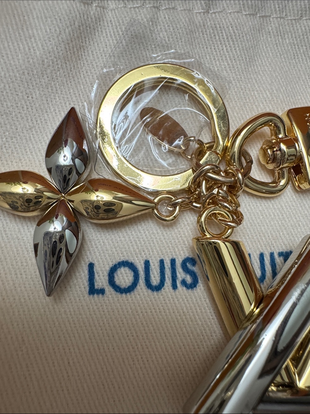Louis Vuitton New Wave Two-Tone Gold & Silver LV Bag Charm Key Holder NIB - Picture 4 of 11